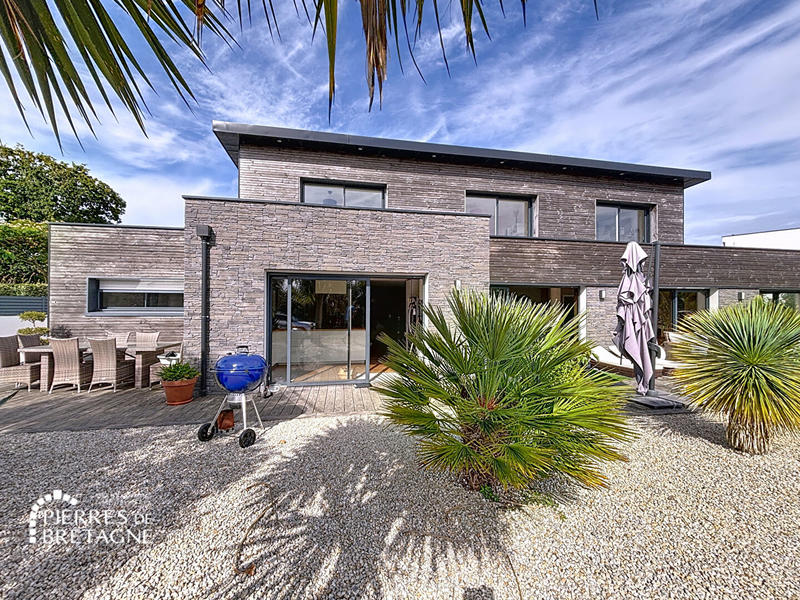 Villa - 221 m² - 8 pièces