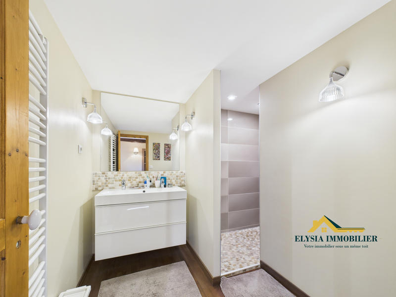 Maison - 229 m² - 8 pièces