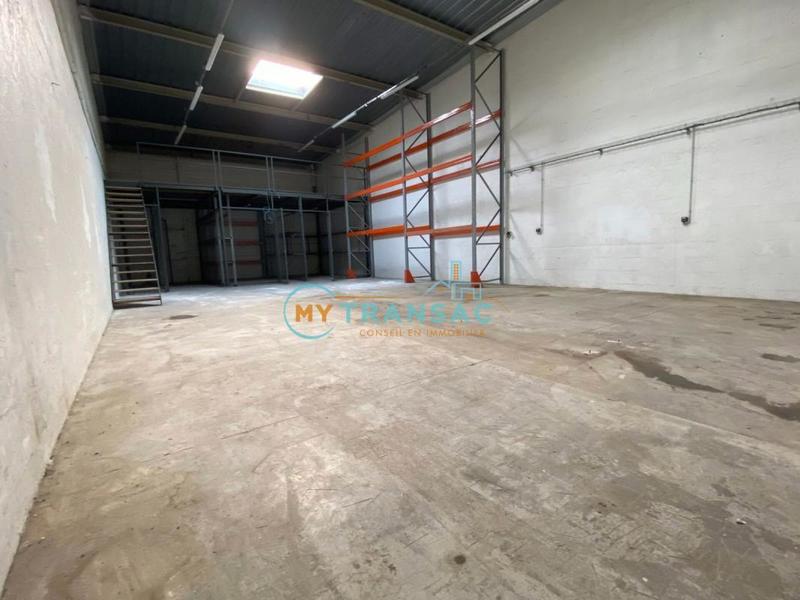 Local d'activité / Entrepôt - 279 m²