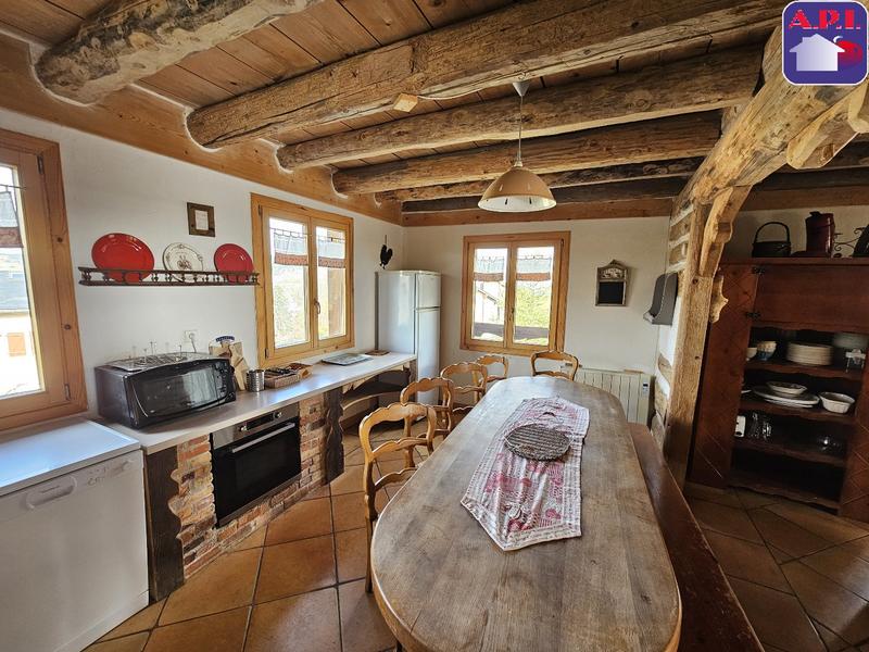 Maison - 214 m² - 8 pièces