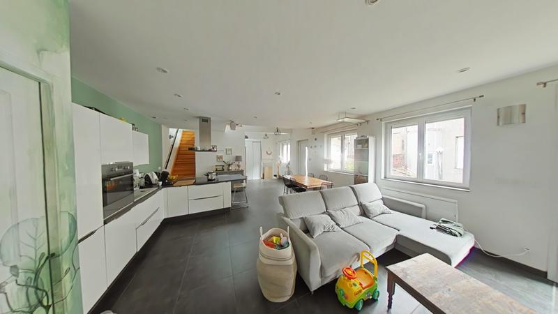 Loft - 121 m² - 5 pièces