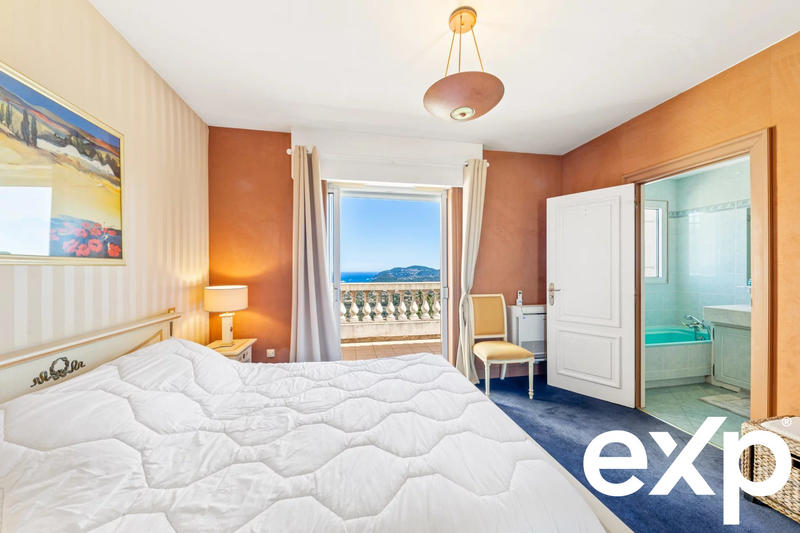 Villa - 285 m² - 6 pièces