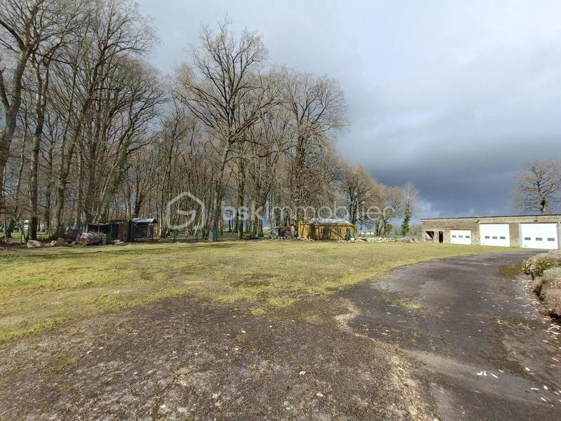 Demeure - 240 m² - 13 pièces