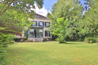 Maison - 330 m² - 10 pièces