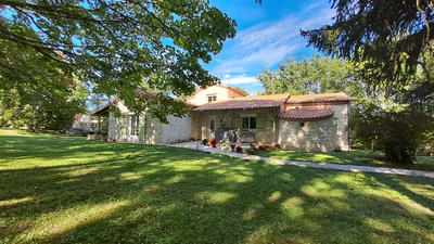 Propriété - 186 m² - 6 pièces