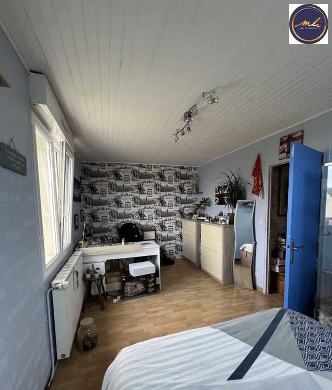 Maison traditionnelle - 187 m² - 8 pièces