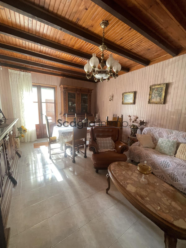 Maison - 220 m² - 7 pièces