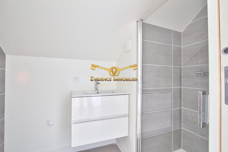 Appartement - 93 m² - 5 pièces