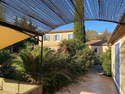 Maison - 211 m² - 6 pièces