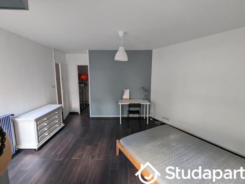 Chambre - 11 m² - 1 pièce