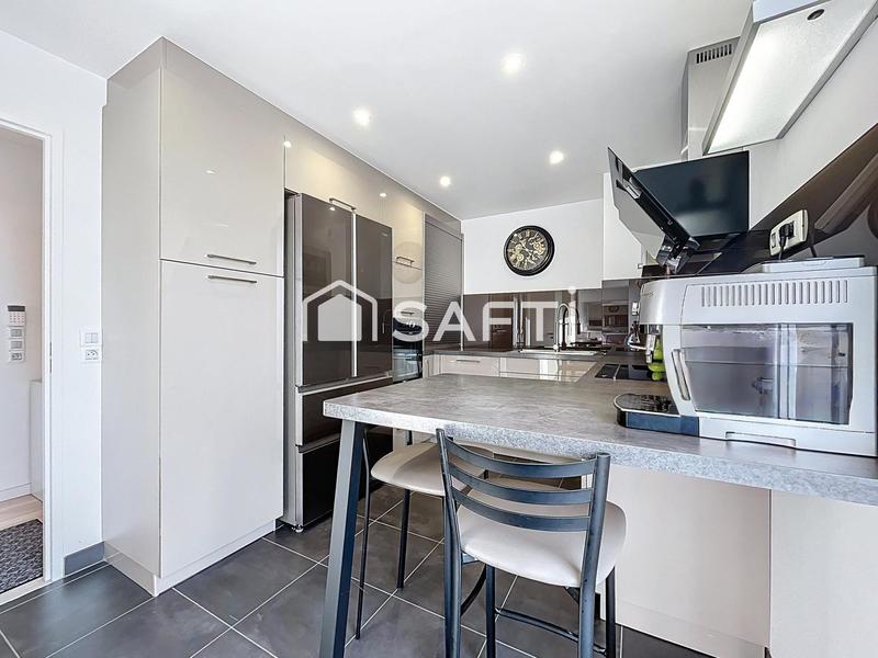 Appartement - 99 m² - 6 pièces