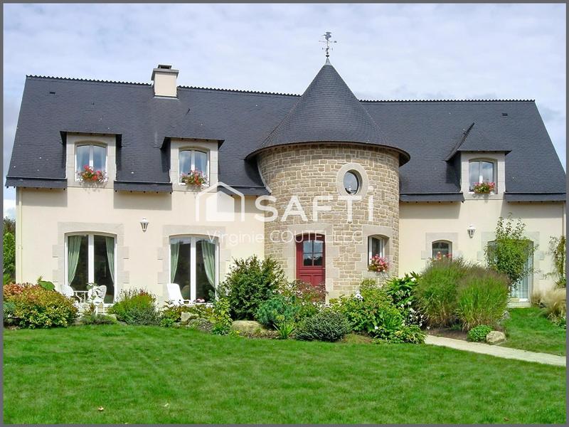 Maison - 254 m² - 12 pièces