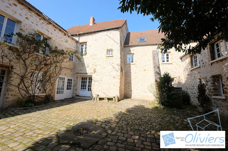 Maison - 285 m² - 8 pièces