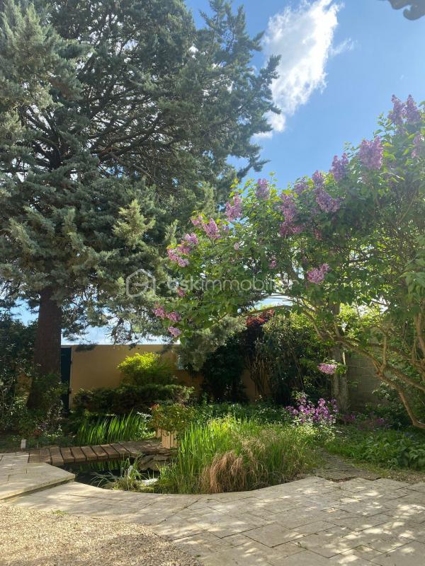 Demeure - 225 m² - 6 pièces