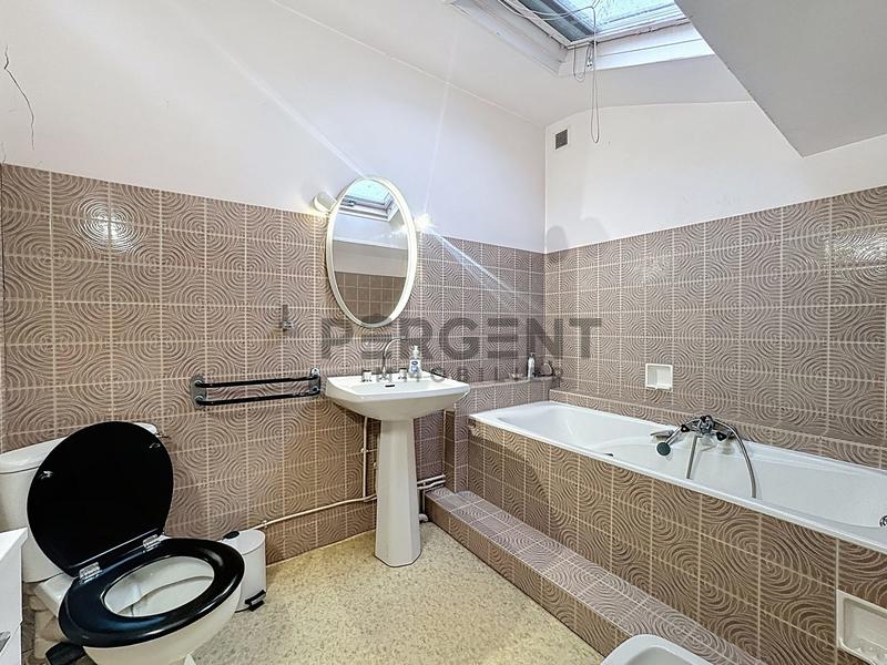 Maison - 253 m² - 10 pièces