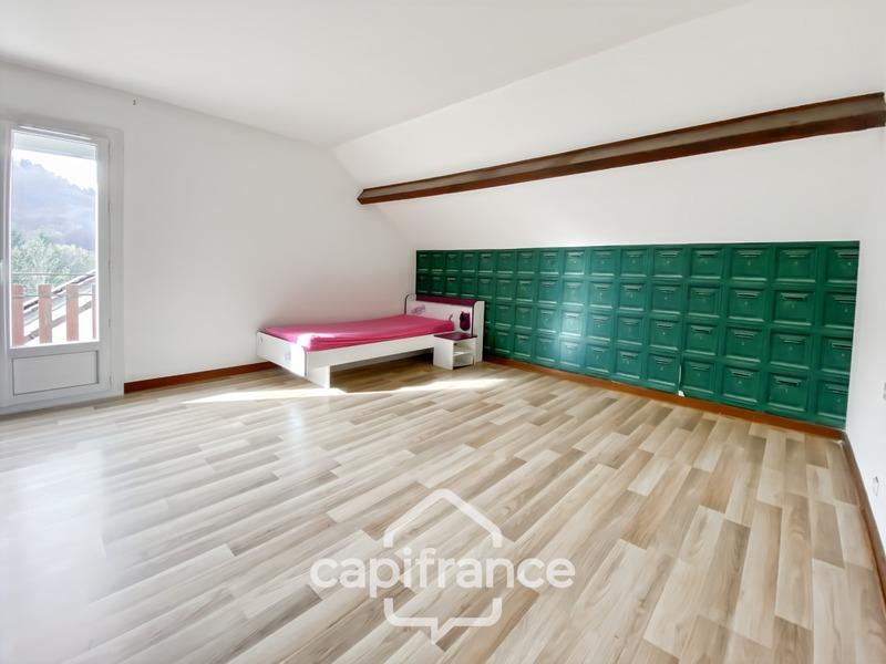 Maison - 220 m² - 8 pièces