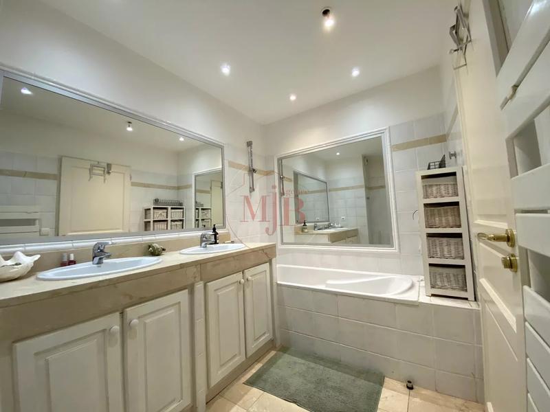 Appartement - 87 m² - 3 pièces