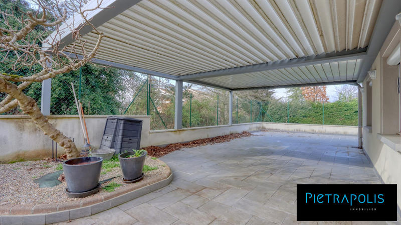 Maison - 270 m² - 9 pièces