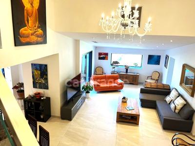 Villa - 205 m² - 5 pièces