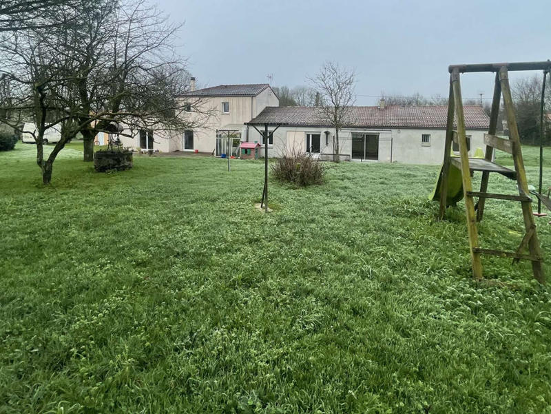 Maison - 280 m² - 10 pièces