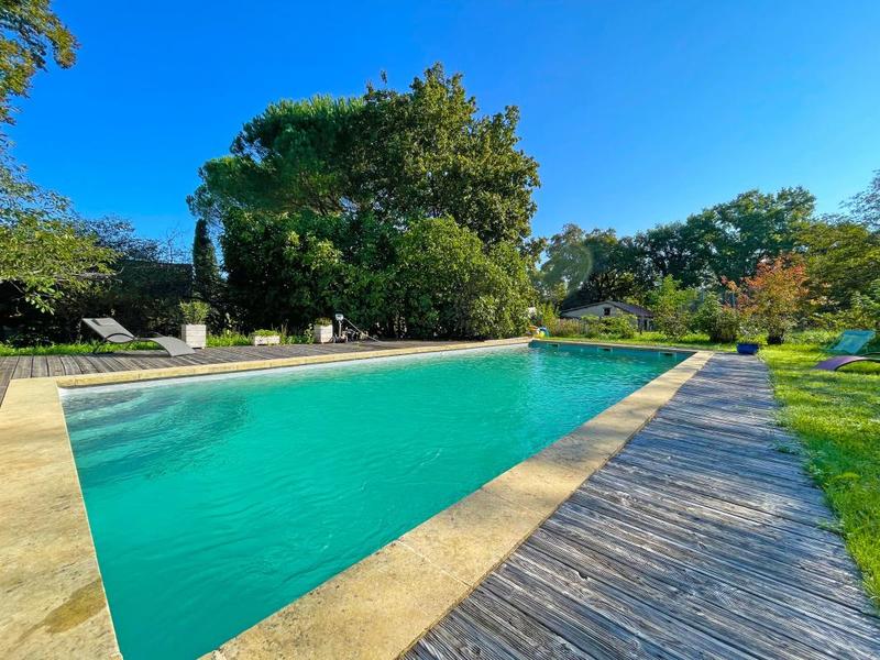 Propriété - 247 m² - 11 pièces