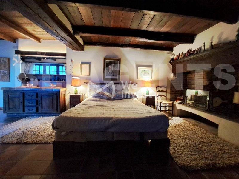 Maison - 300 m² - 7 pièces