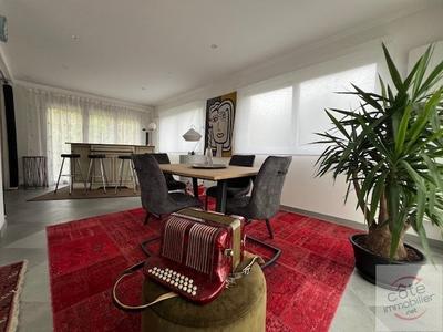 Maison - 240 m² - 6 pièces