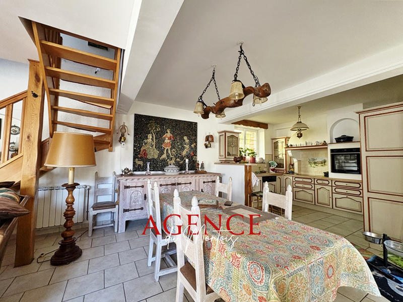 Maison - 180 m² - 5 pièces