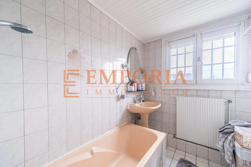 Maison - 90 m² - 5 pièces