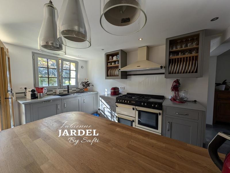 Maison - 170 m² - 6 pièces