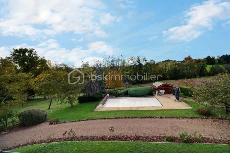 Maison traditionnelle - 187 m² - 7 pièces