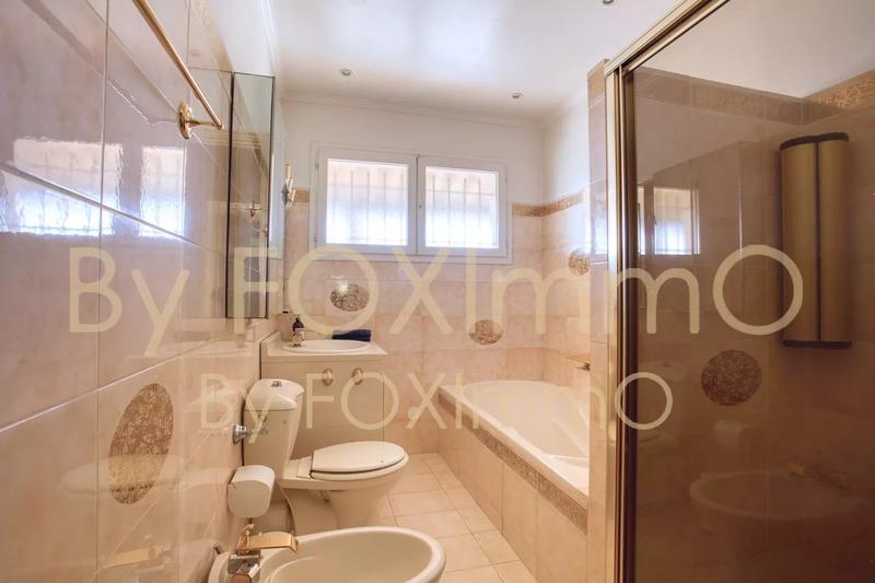 Villa - 269 m² - 9 pièces