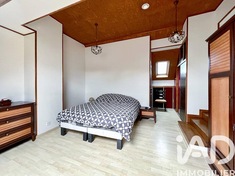 Maison - 235 m² - 7 pièces