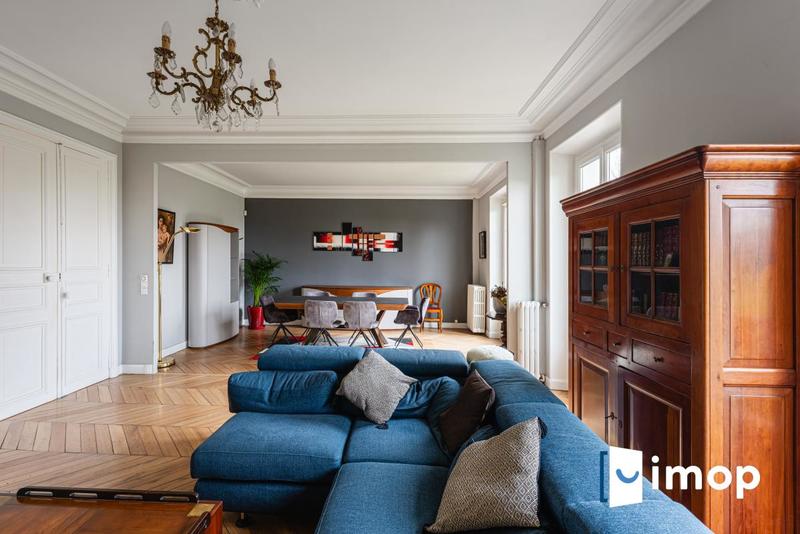 Maison - 234 m² - 7 pièces