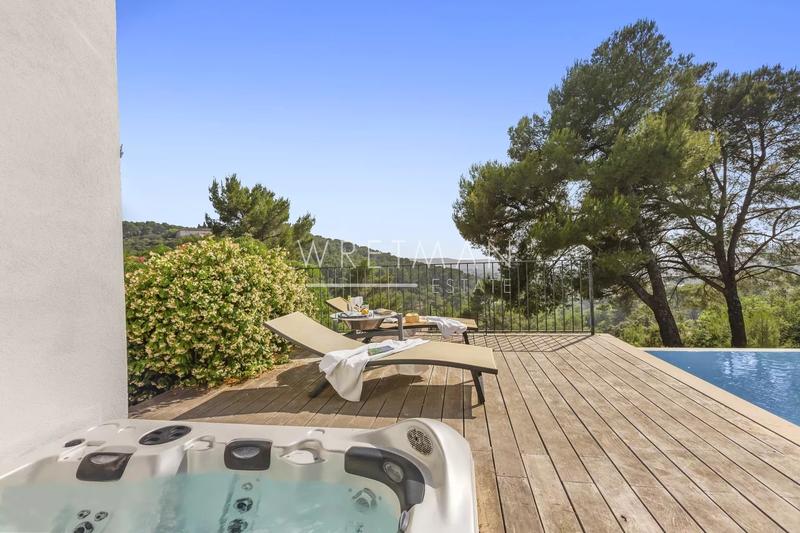 Villa - 204 m² - 6 pièces