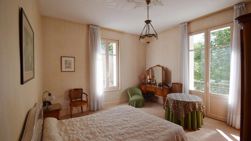 Maison - 214 m² - 9 pièces