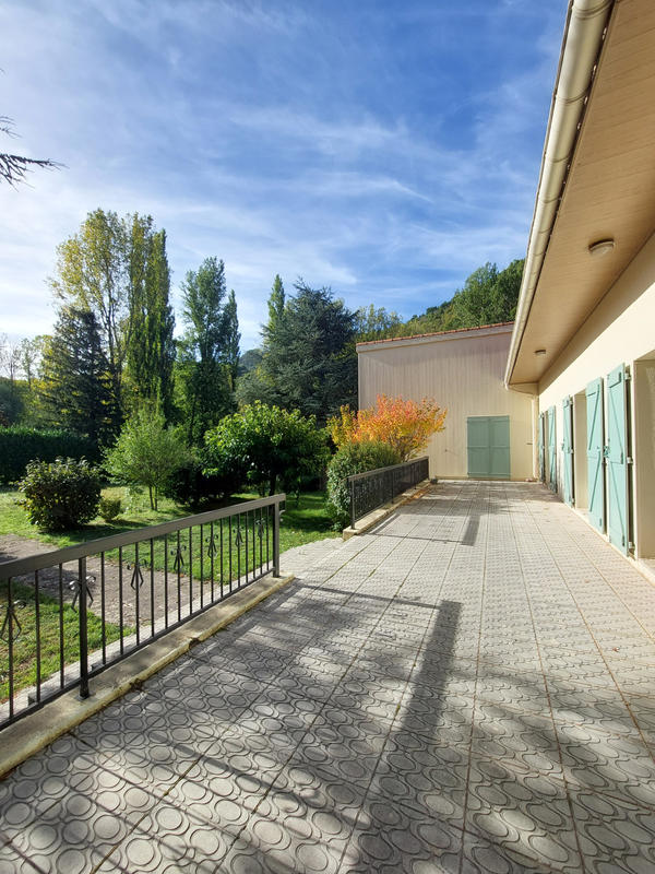 Villa - 216 m² - 9 pièces