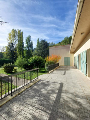 Villa - 216 m² - 9 pièces