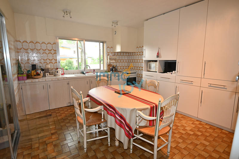 Maison - 245 m² - 7 pièces