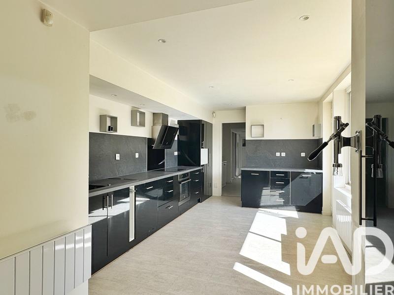 Maison - 205 m² - 7 pièces