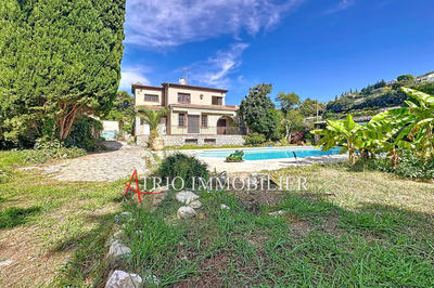 Maison - 230 m² - 8 pièces