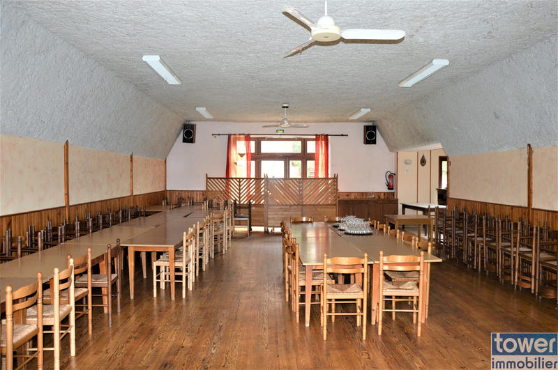 Maison - 300 m² - 13 pièces