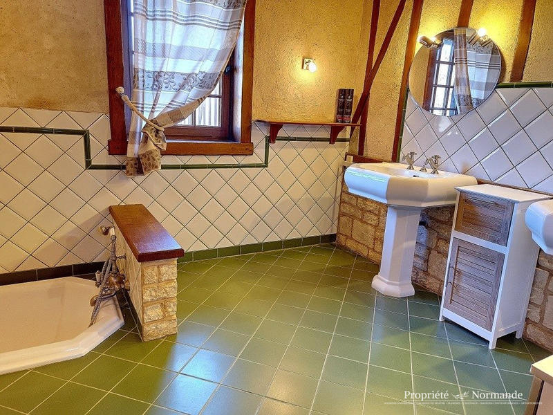 Maison ancienne - 347 m² - 12 pièces