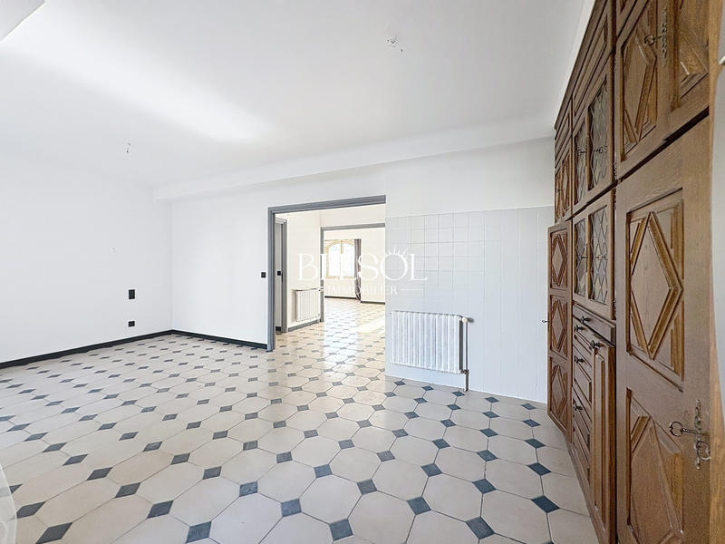 Maison - 186 m² - 4 pièces