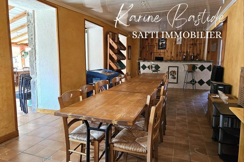 Maison - 245 m² - 8 pièces