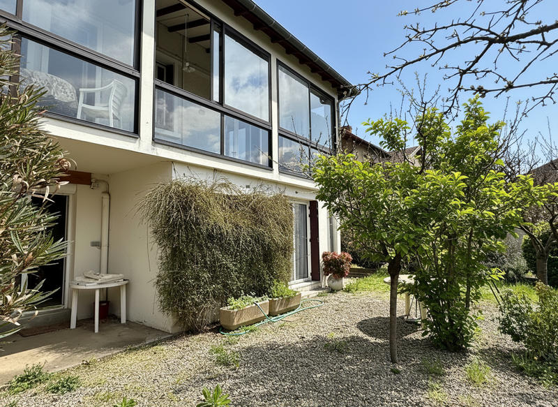 Maison - 180 m² - 8 pièces