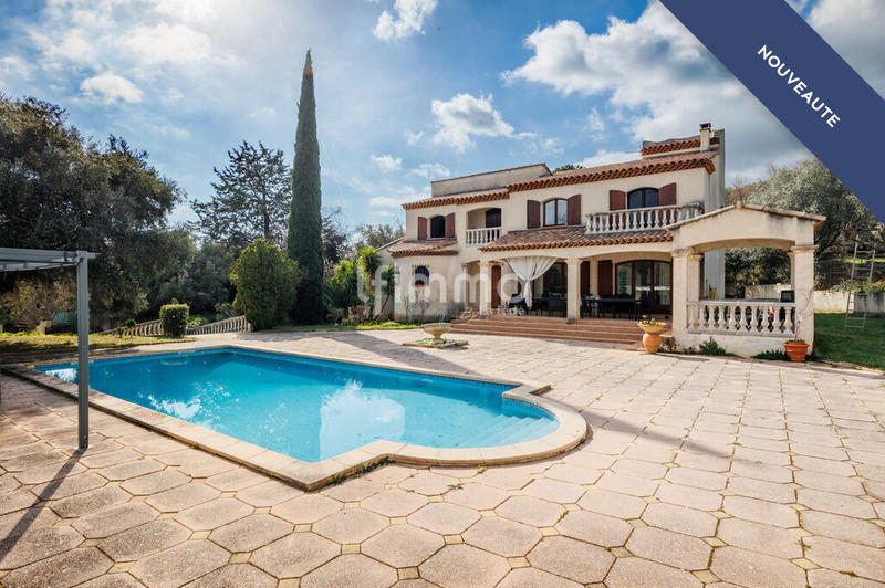 Villa - 270 m² - 6 pièces