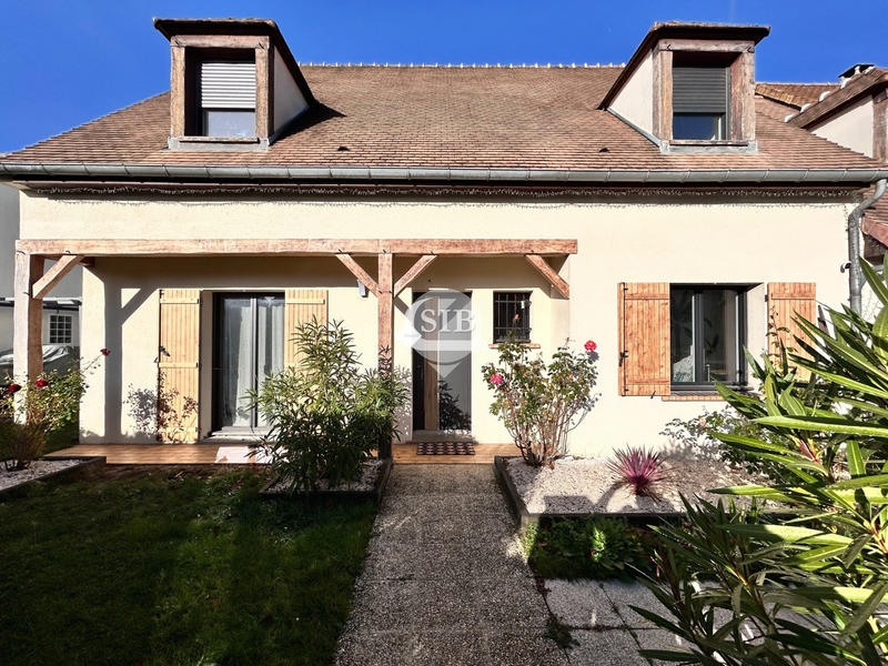 Maison - 168 m² - 8 pièces