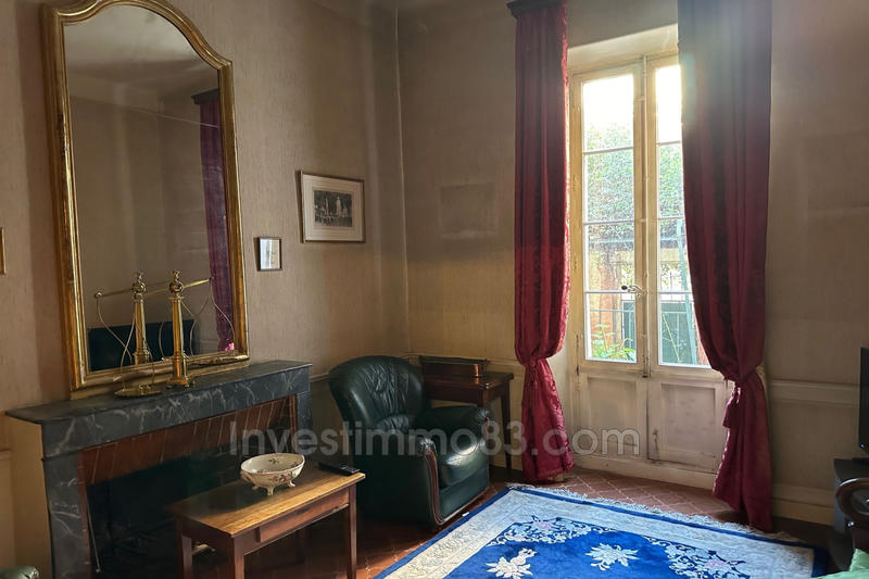 Maison - 335 m² - 15 pièces