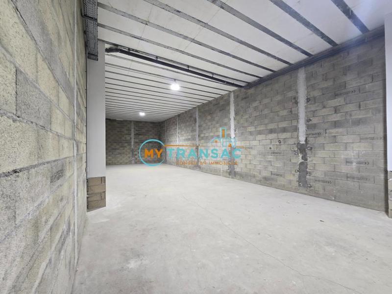 Local d'activité / Entrepôt - 270 m²
